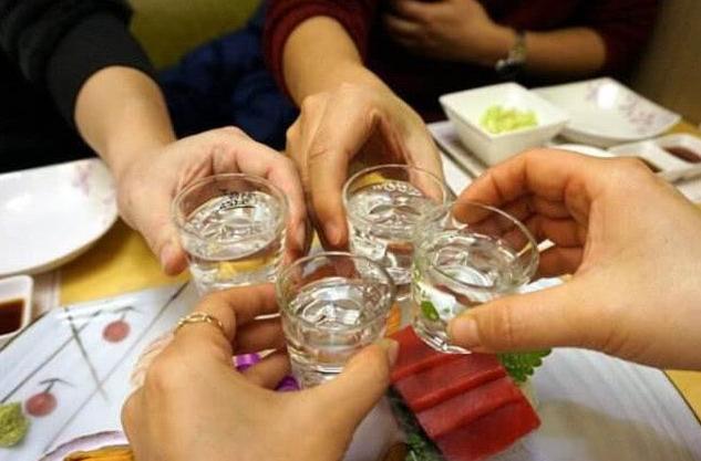 嗜酒如命的男人70岁,48岁大叔一天3斤酒