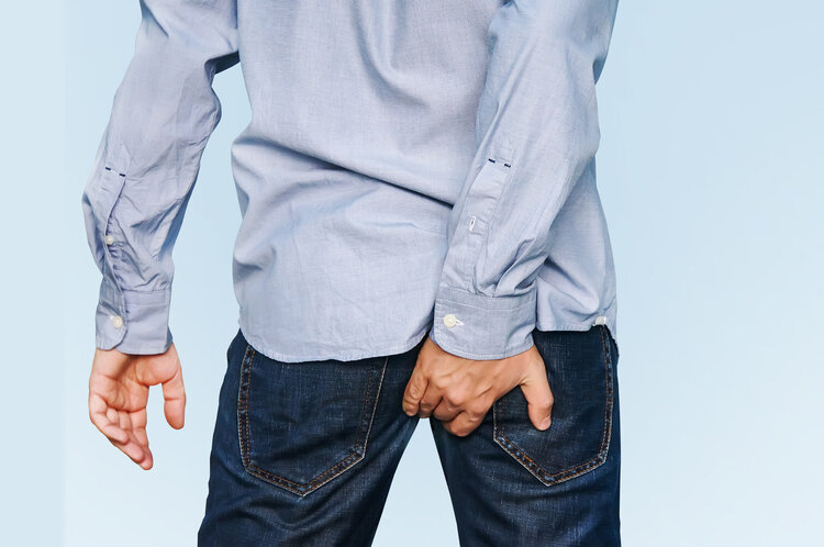 肛门周围潮湿瘙痒可以用风油精抹,肛门周围潮湿瘙痒用什么药膏