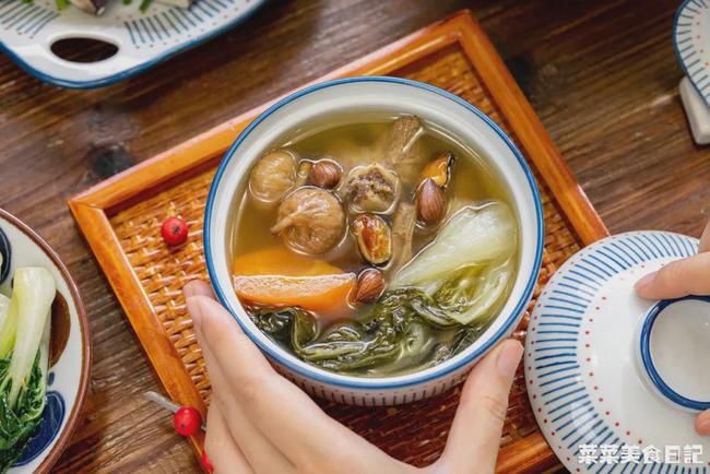 喉咙干到发哑,润嗓子润肺喝什么