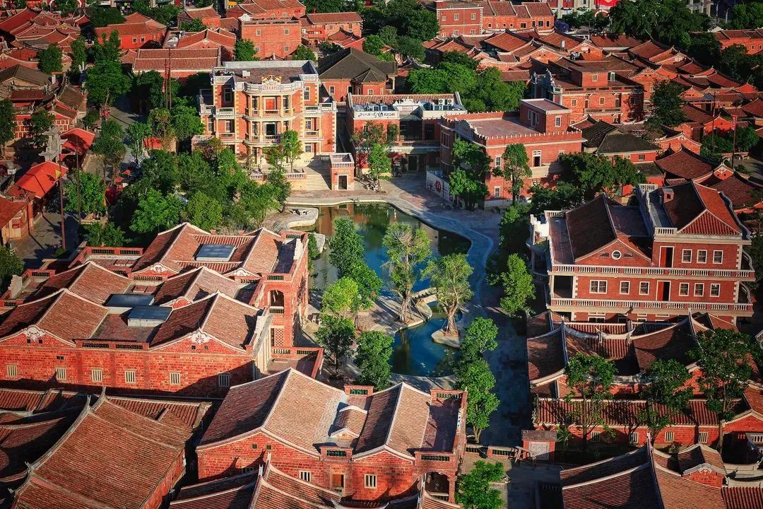 连续21年吊打厦门！这座疯狂“搞钱”的小城，藏着比三亚清净的海