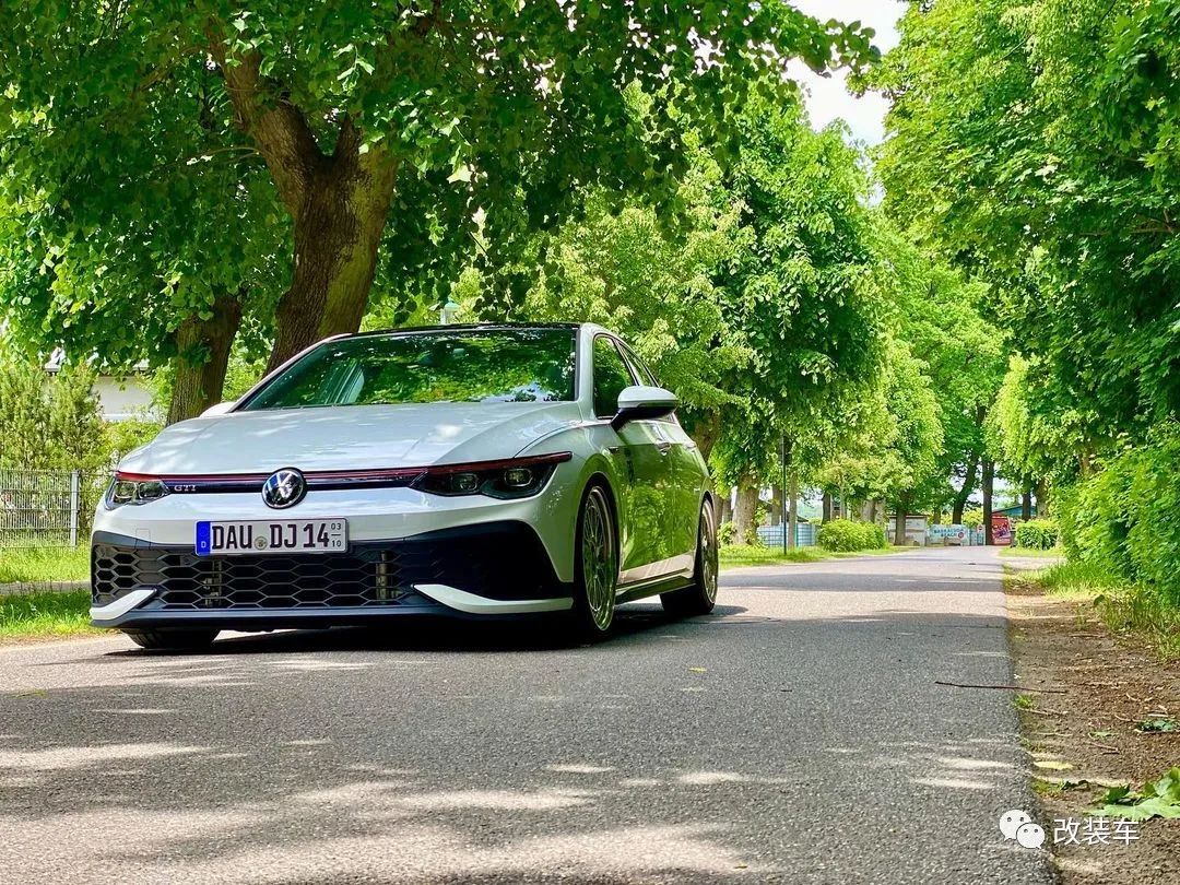 第八代高尔夫gti实车图片,高尔夫8代gti姿态