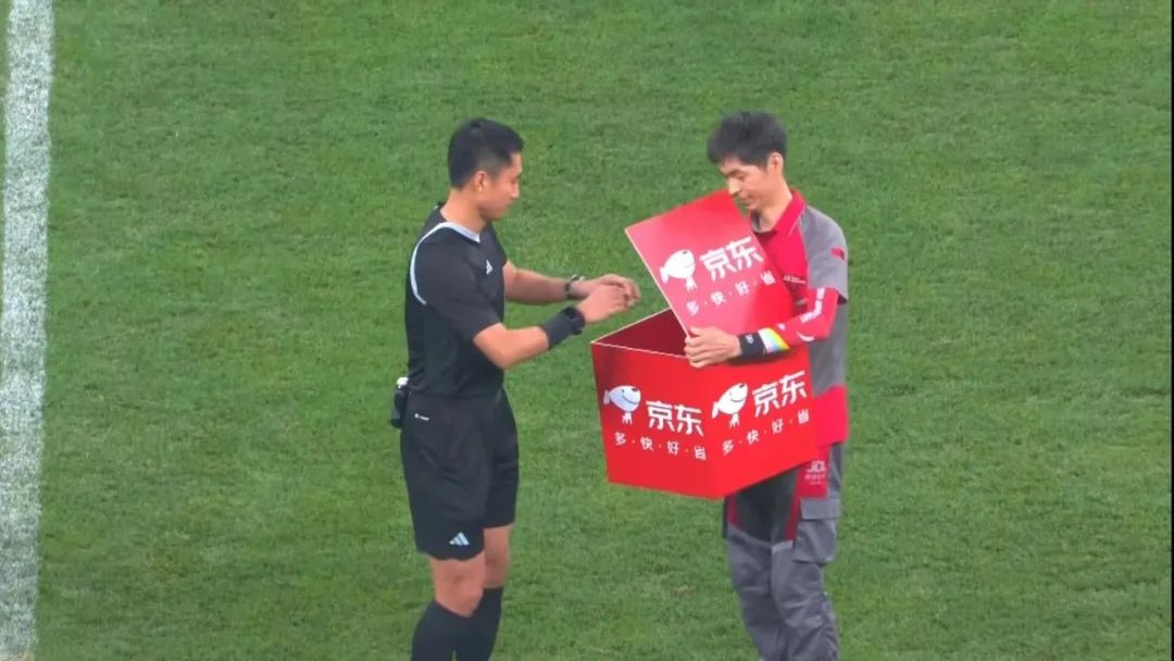 梅西，你要是被大厂们“绑架”了，就眨眨眼