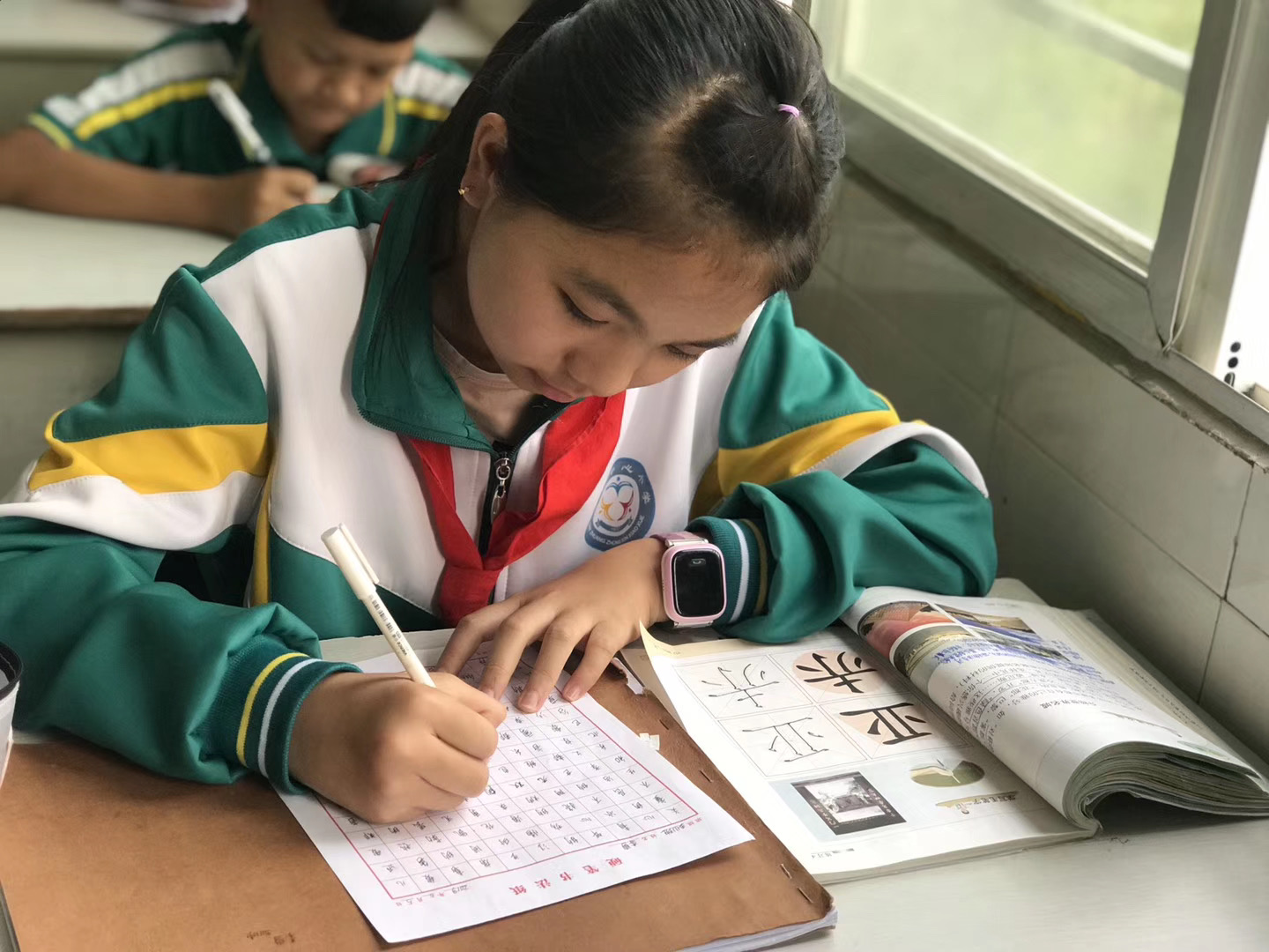 初中女儿早恋？父母念经式苦劝，不如这5个点子精明