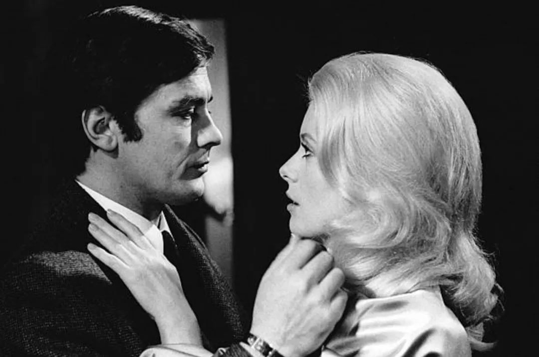 那位曾靓绝时尚圈、串起欧洲上流社会的超模为何落魄至此……