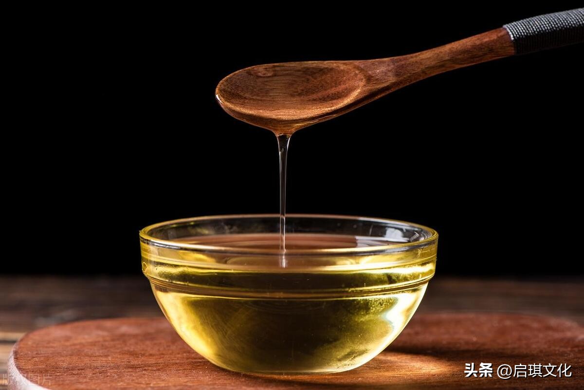 买食用油怎么买不踩坑 (买食用油买什么标准的好)