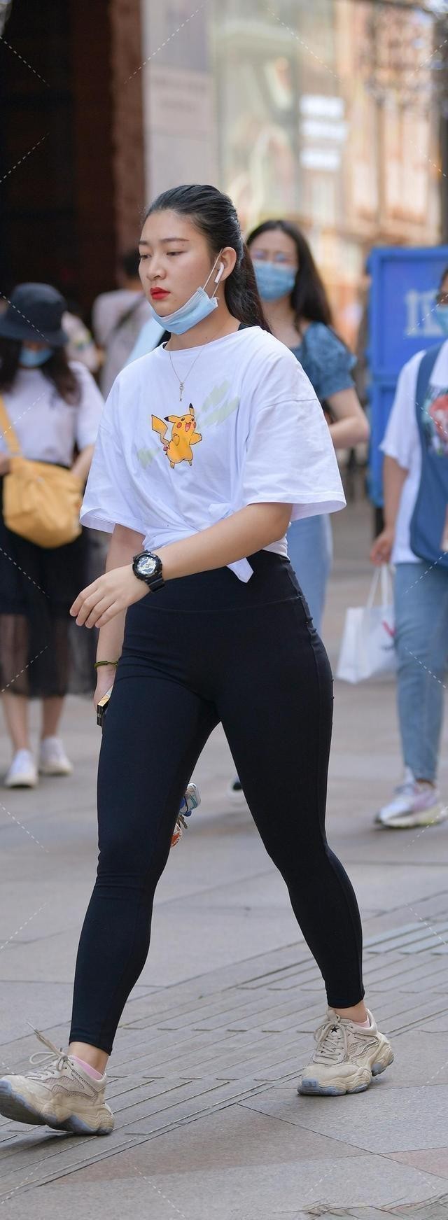 打皱直筒裤怎么搭配好看,打褶窄口裤搭配