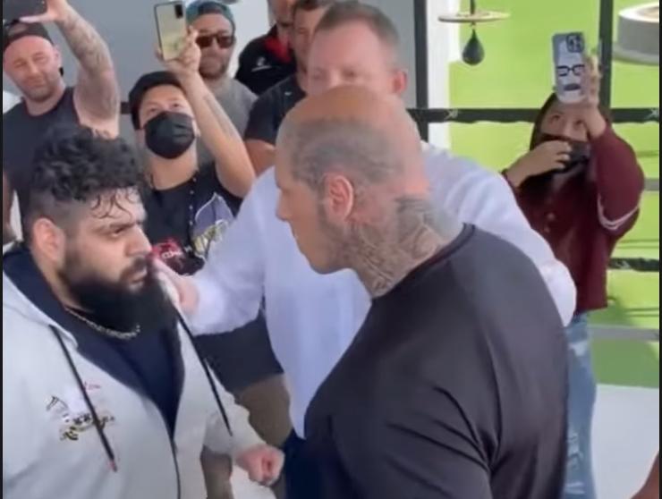 伊朗绿巨人,伊朗绿巨人wwe比赛视频