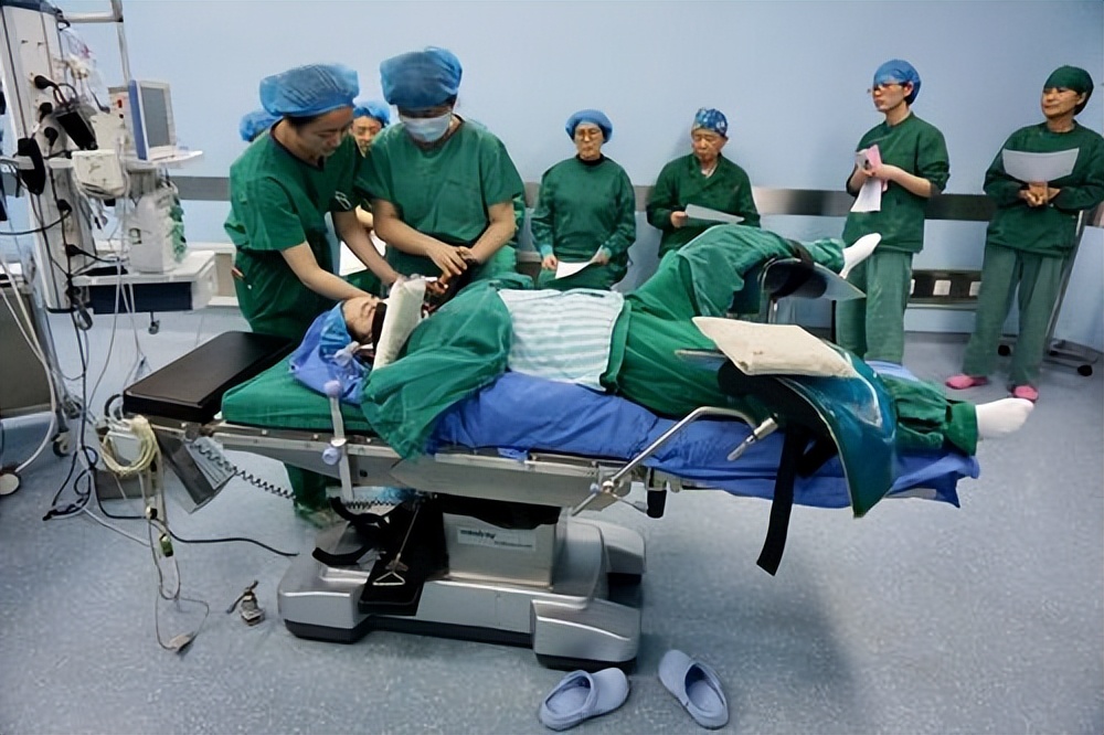 子宫切除术后第二天左腿不灵便，手术中谁来保护我们的腿？