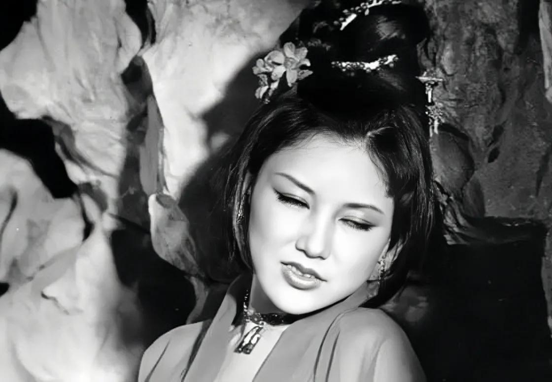 守30年活寡，花心丈夫带小三回家不敢反抗，邵音音的爱太卑微了