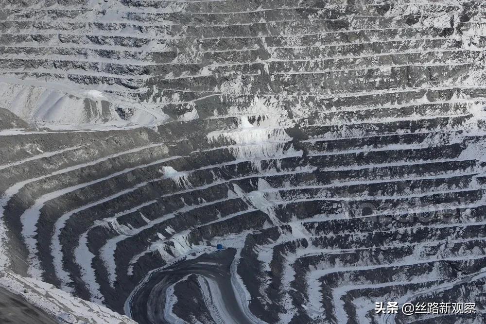 加拿大投资者离开后吉国最大金矿怎么样了？