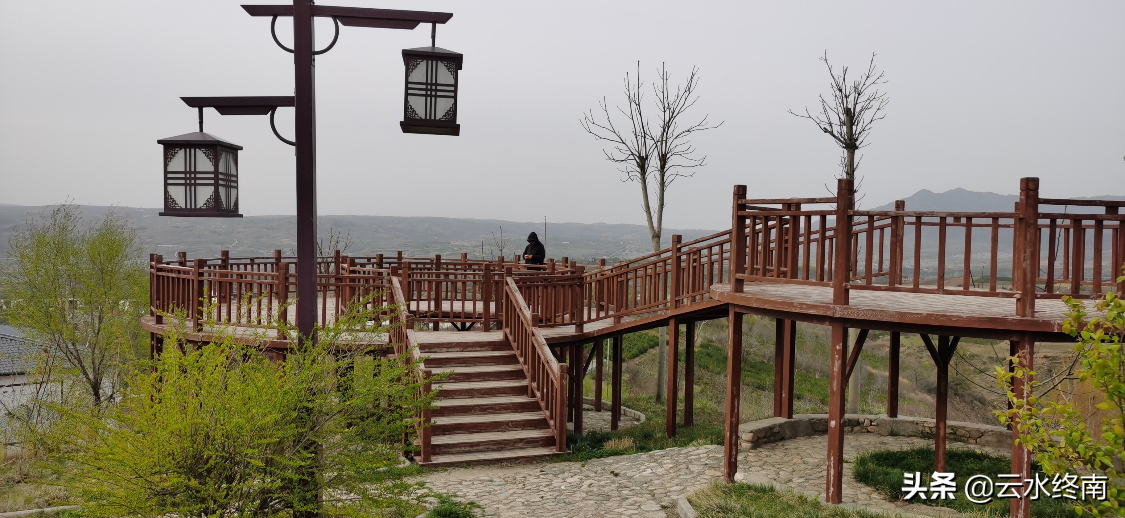 野逛桐花沟，我想欺骗一个老汉却被识破，不料却发现了一个峪口