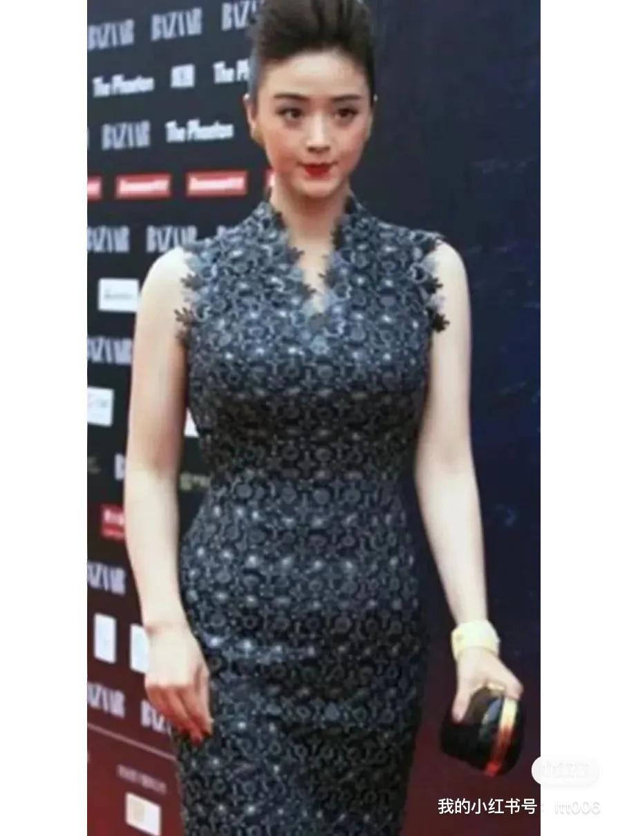 女性凸显身材的穿搭紧身,丰满成熟型身材穿搭瑜伽