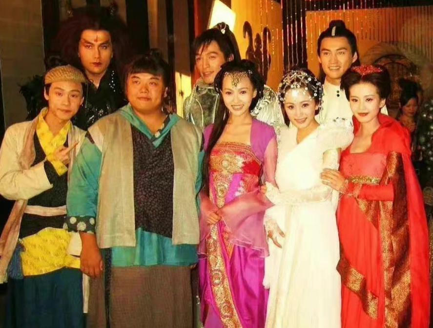 杨幂与唐人解约事件,芒果台四小花为什么辞职