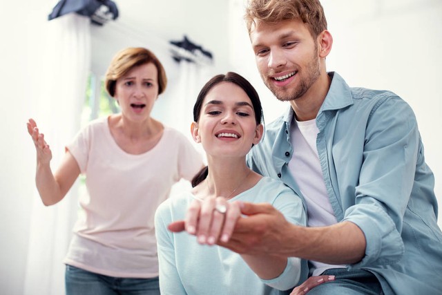 怎么让孩子脱离自卑更自信,如何引导孩子走出自卑走向自信