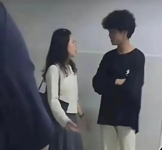 后续!两包纸巾惹女生蹬鼻子上脸，扬言要男生去死