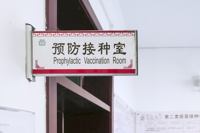 春天感染新冠的几率大吗,男性染上病毒有生育的影响吗