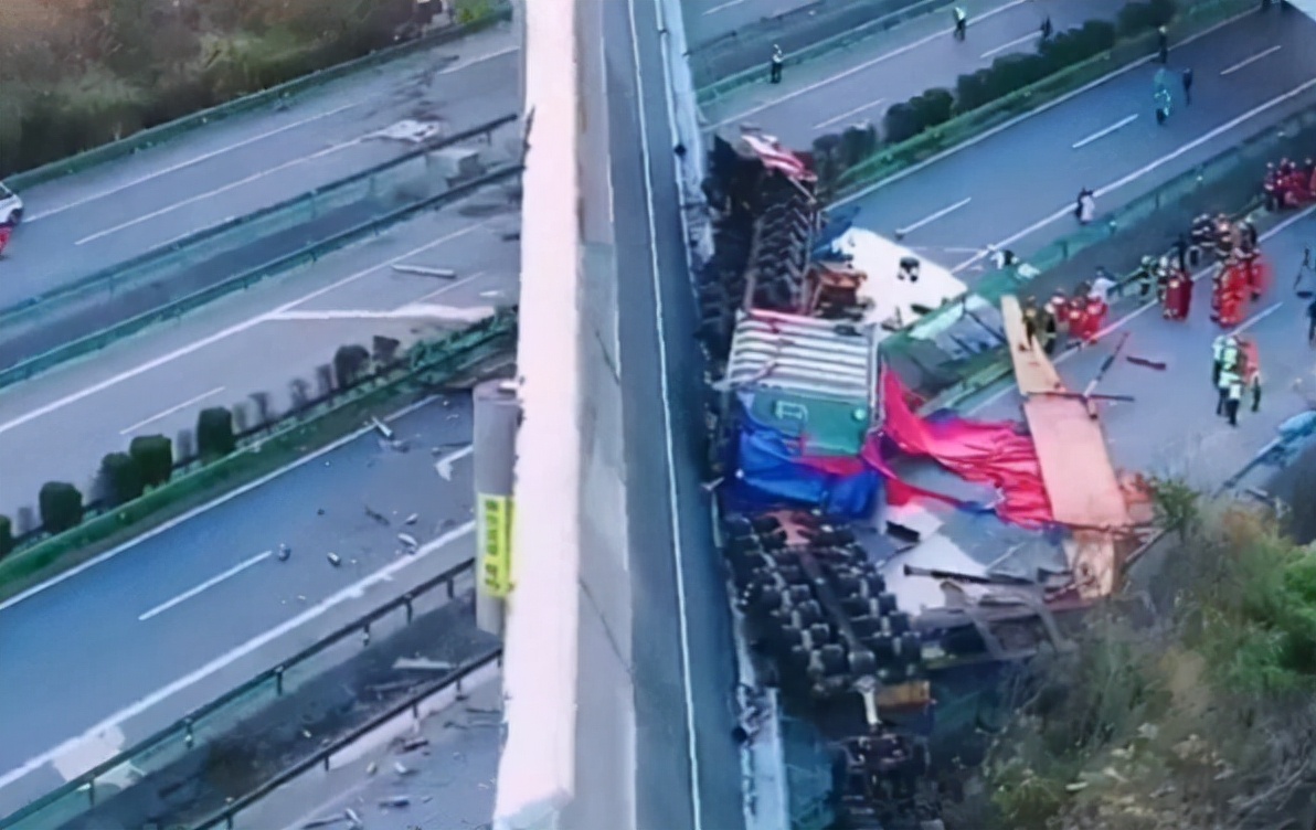 限重49吨实载199吨,限重31吨实重75吨超重多少