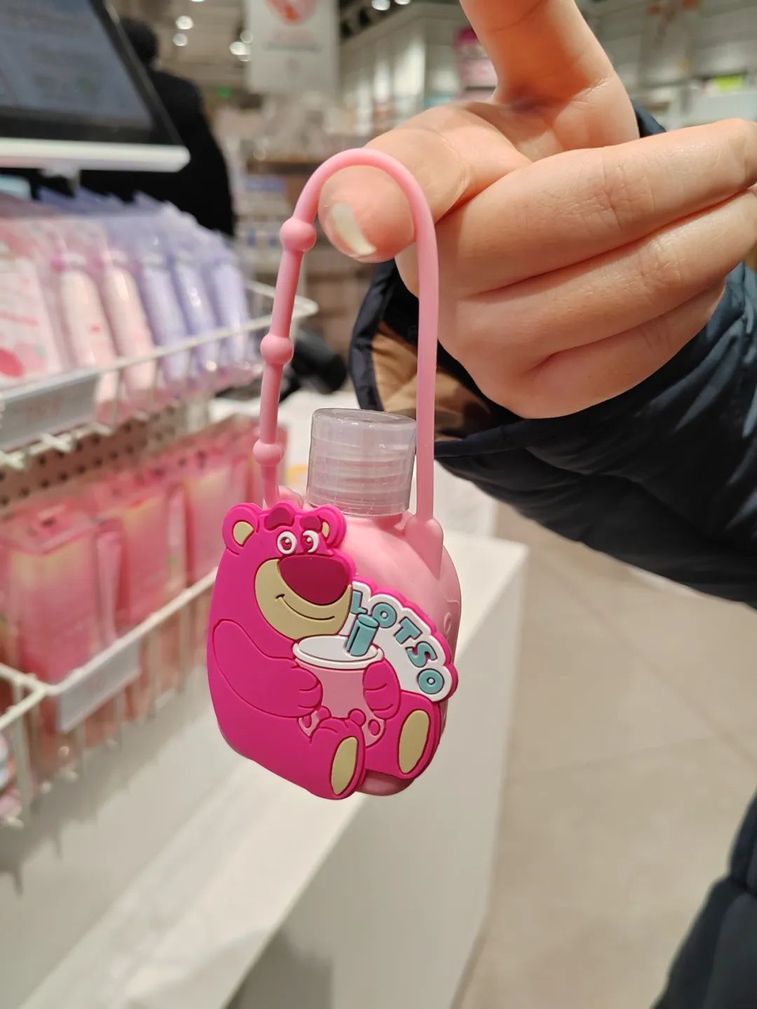 花100元买名创优品,花50元去名创优品买文具