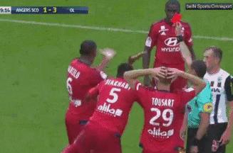 看到踢足球心里也想踢,看到足球场上的感想