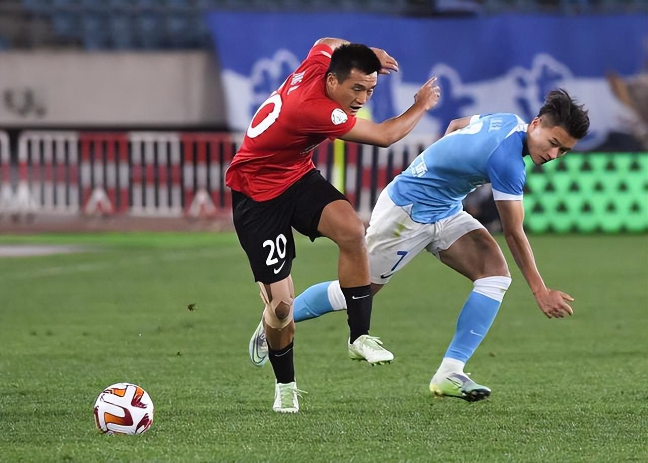 中超平局让主场球迷疯癫！大学生恶毒发声被处分，是拿前途开玩笑