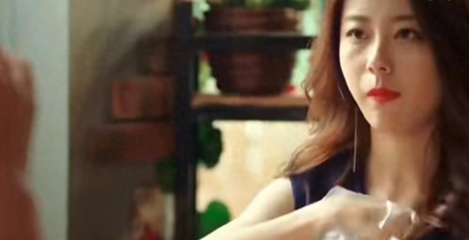 手撕*袜丝**，筷子夹胸，辣眼睛场景难忍受