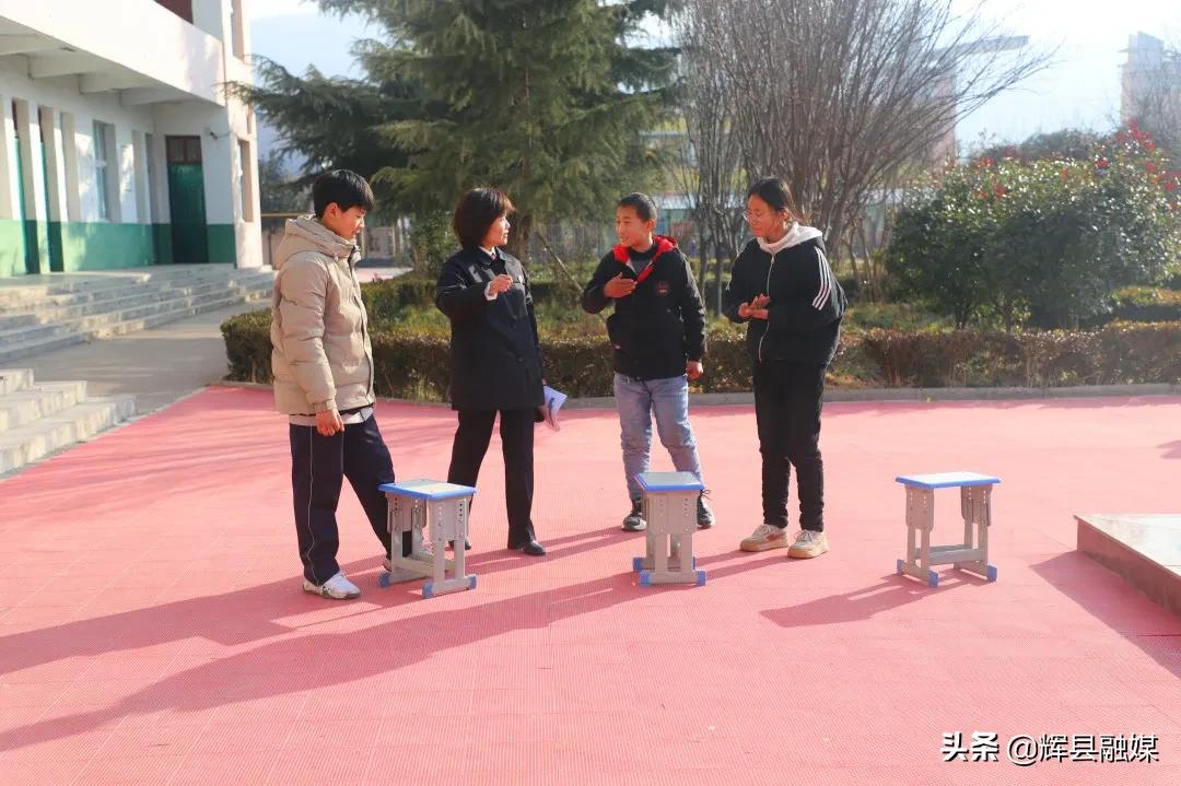 河南辉县丨法治护航成长路——市检察院走进南村镇中心校开展“送法进校园”活动