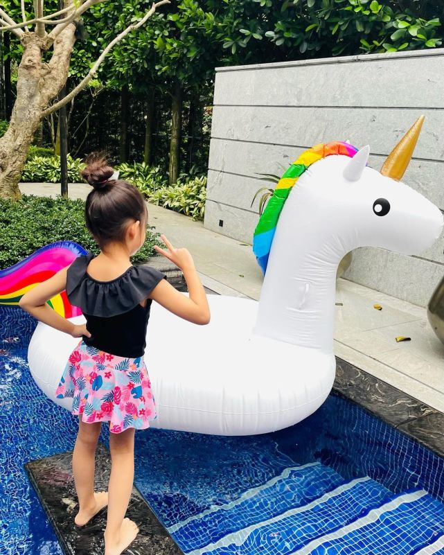 周杰伦发文庆祝与昆凌结婚七周年,周杰伦rap式官宣昆凌怀三胎