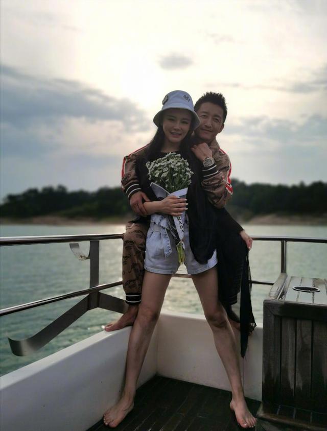 争议！邹市明变身博士祝福高考生好运，网友：谁给你发的毕业证？