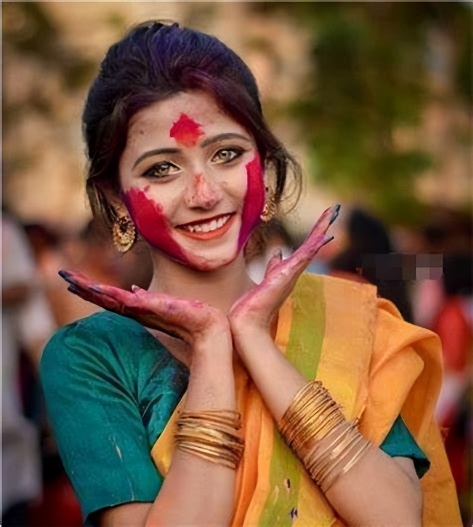 月经耽误工作怎么办？每年有10万印度女人割掉子宫，只为多挣钱！