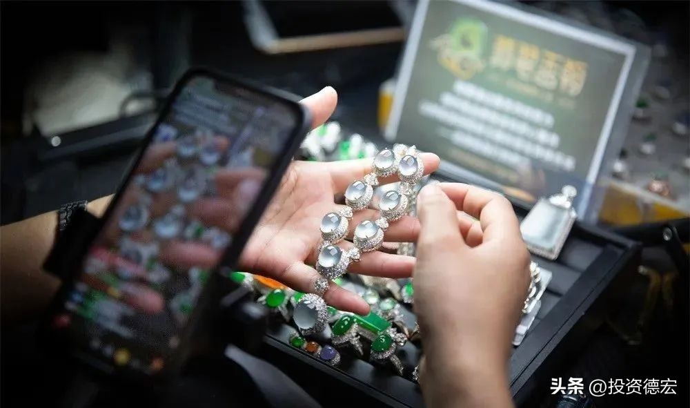 芒市和瑞丽哪儿的泼水节好玩,云南旅游攻略德宏泼水节