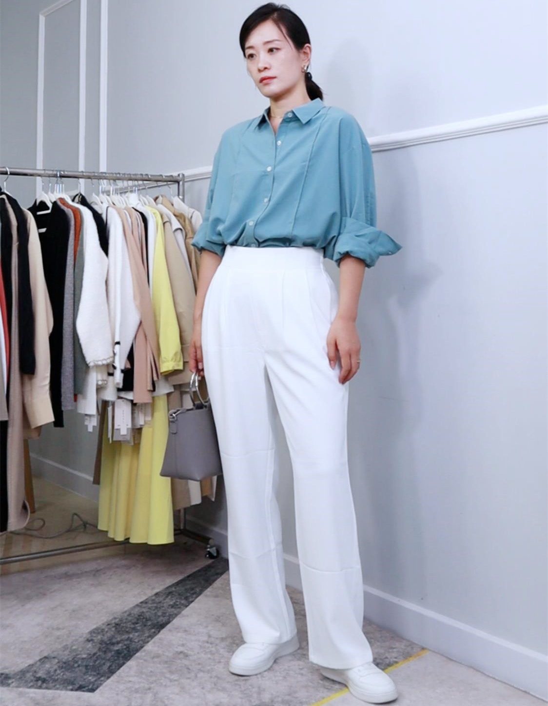 白t恤搭配什么衬衫比较好看,白t恤外面搭配什么样的衬衫