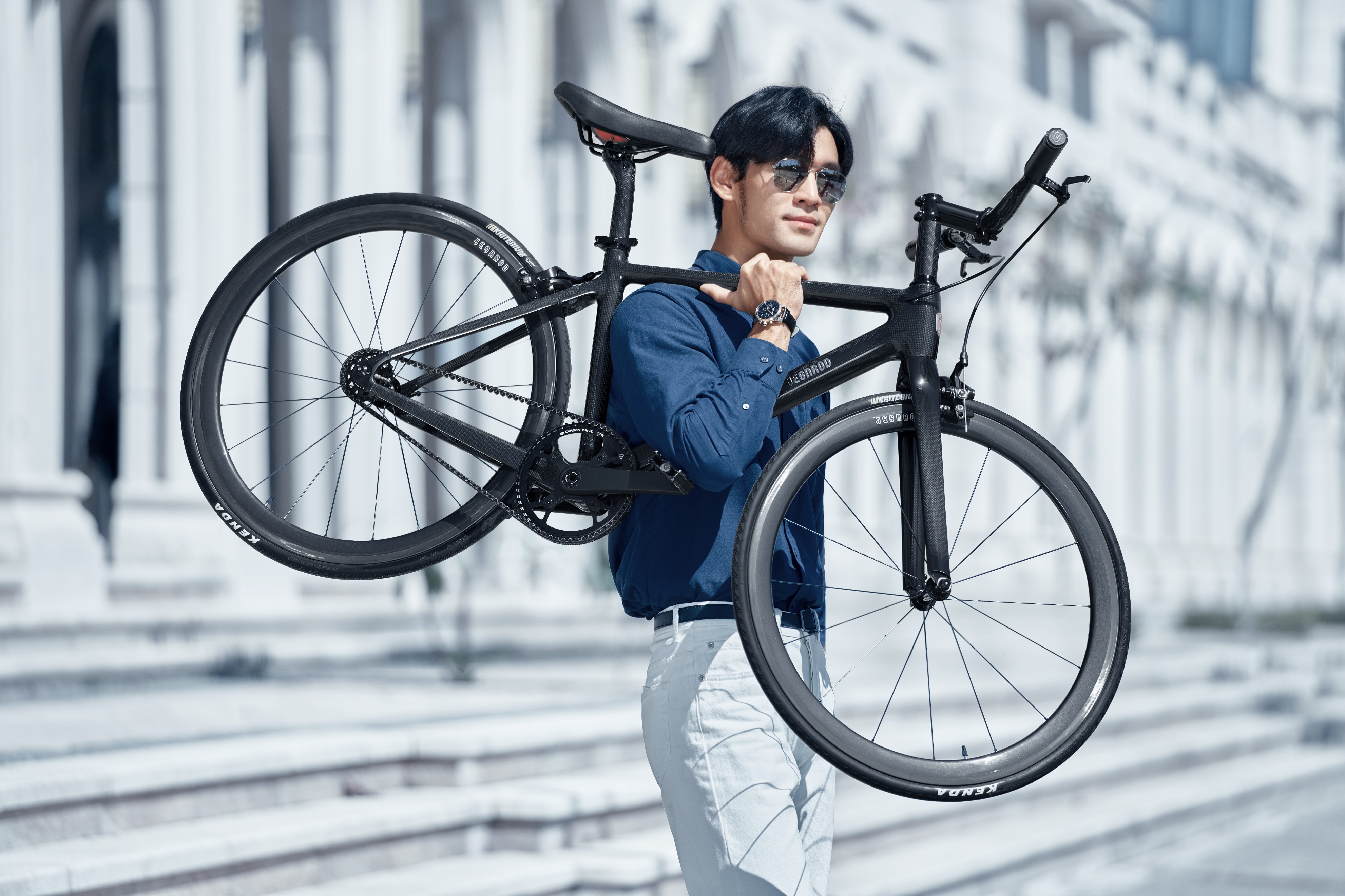 国产碳纤维公路自行车性价比最强,性价比最高的自行车碳纤维公路车