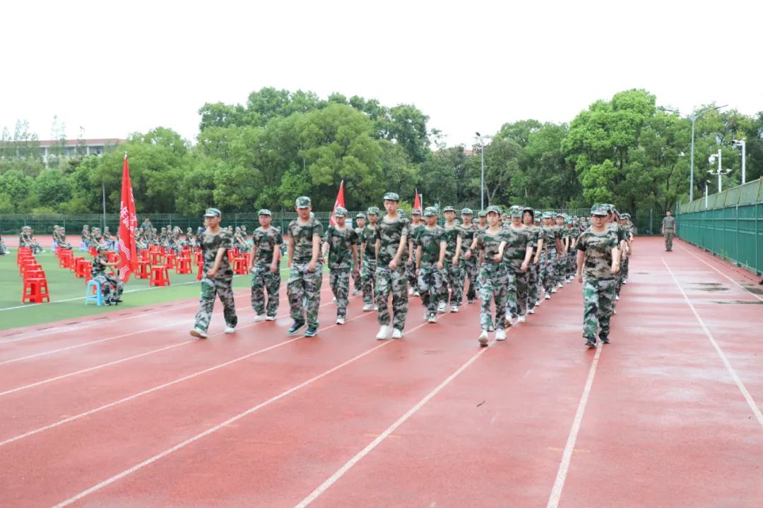 盐城市初级中学2023年“铁军国防训练营”闭营仪式隆重举行