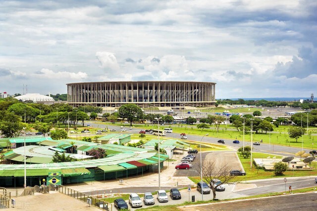 内马尔跟小罗巴西,帕托和内马尔哪个发展好