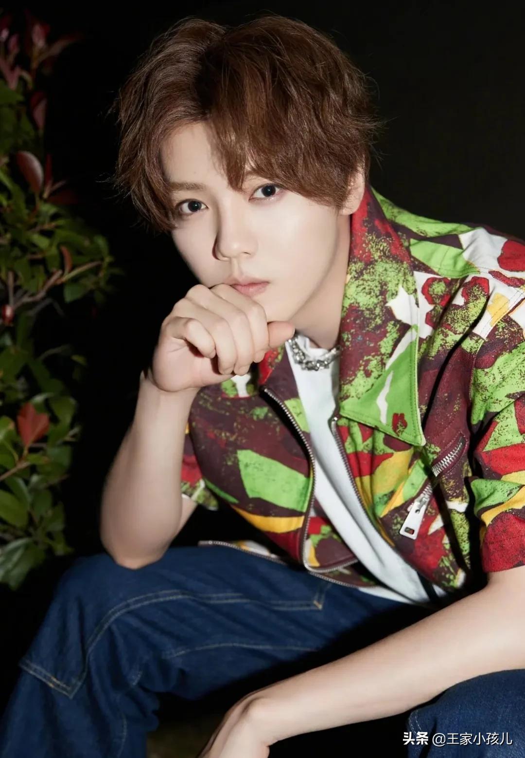 鹿晗勋章歌词壁纸图片,鹿晗照片锁屏壁纸卸妆