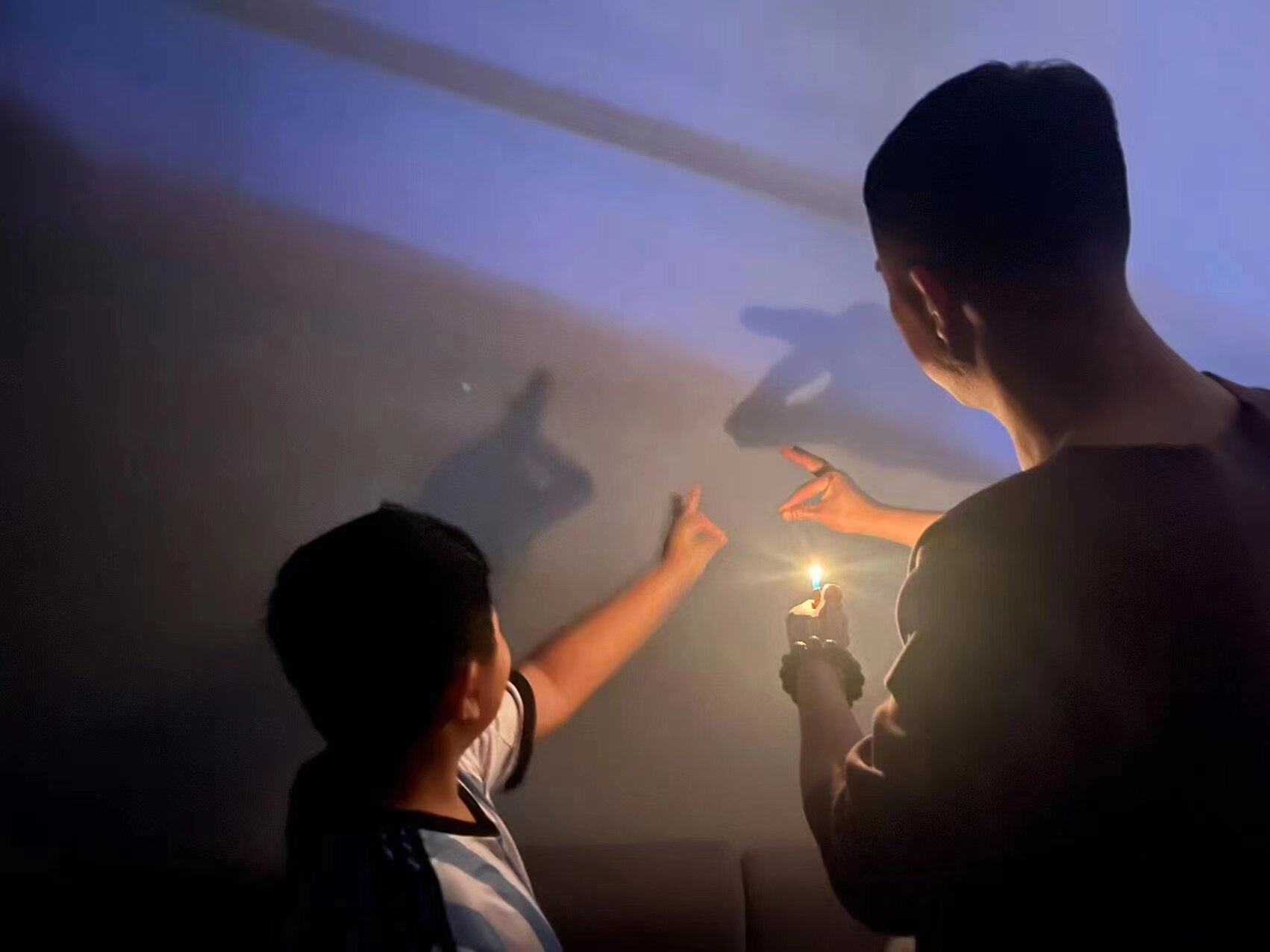 地球一小时20万盏灯熄灯,太阳熄灭十秒钟地球会怎么样