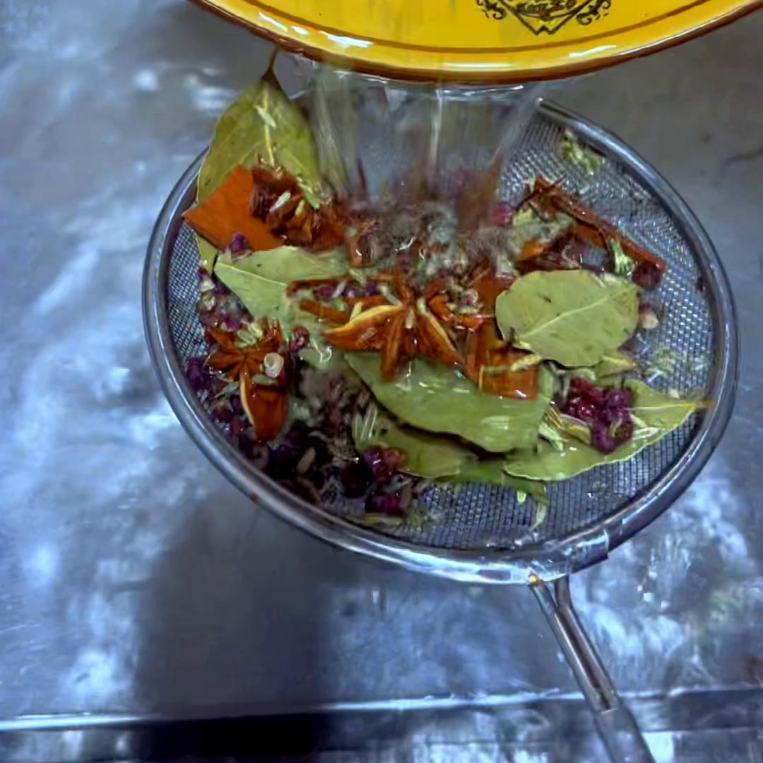 陕西油泼辣子面最正宗做法,油泼辣子面条的家常做法