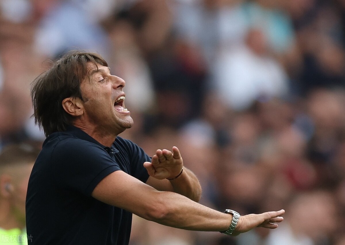 穆里尼奥用相同的战术,穆里尼奥主动上前迎孙兴慜