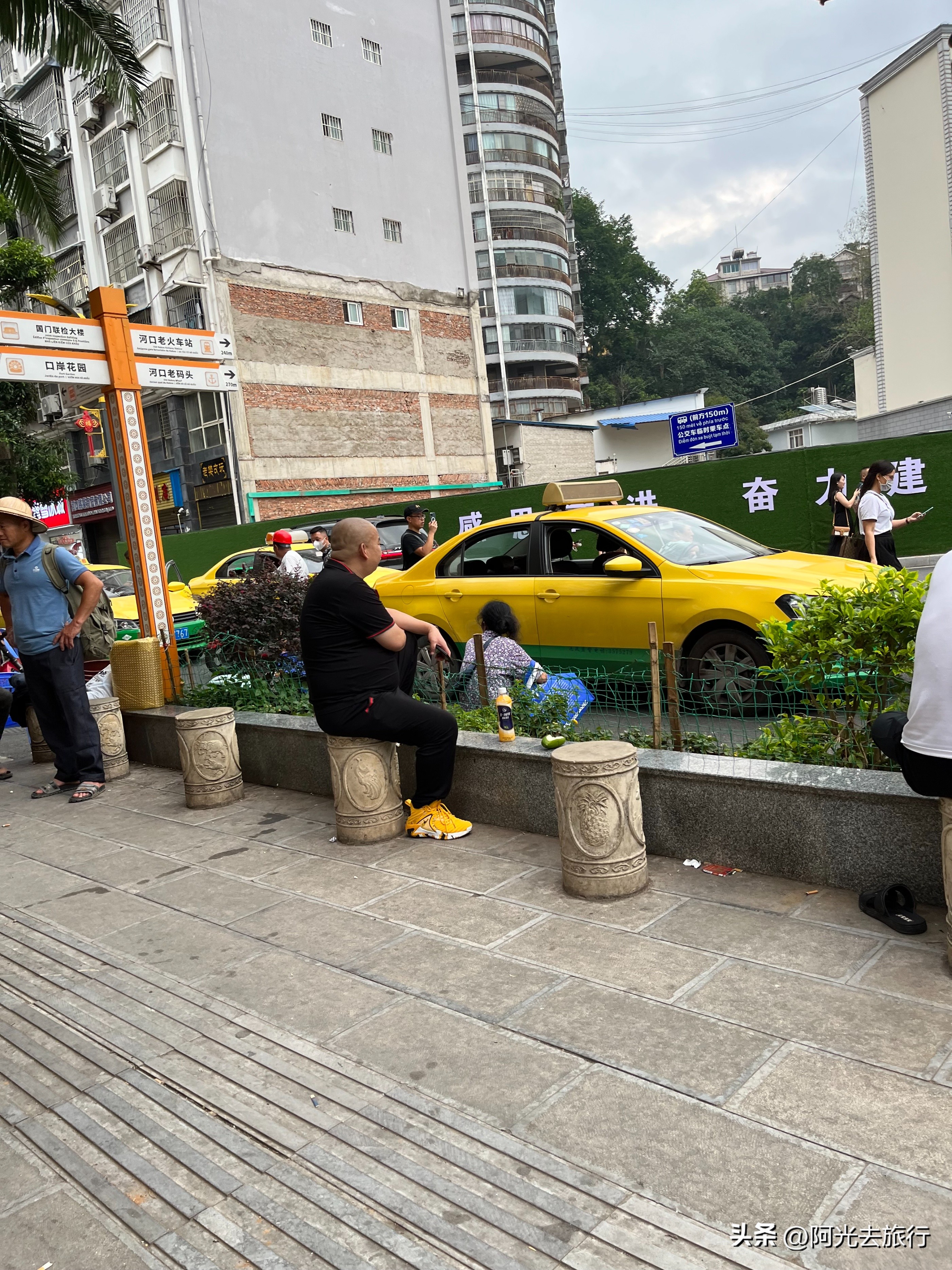 越南人看云南河口县城全景,云南河口看越南老街