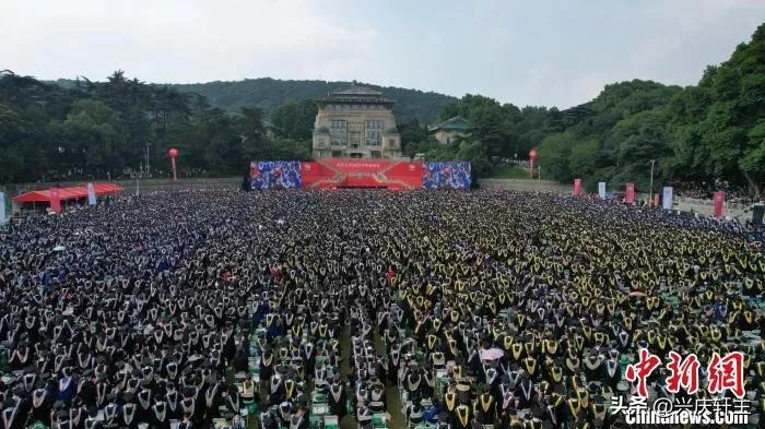 为这所大学点赞！那年那地那校，疫中的那批毕业生成为最幸福的人