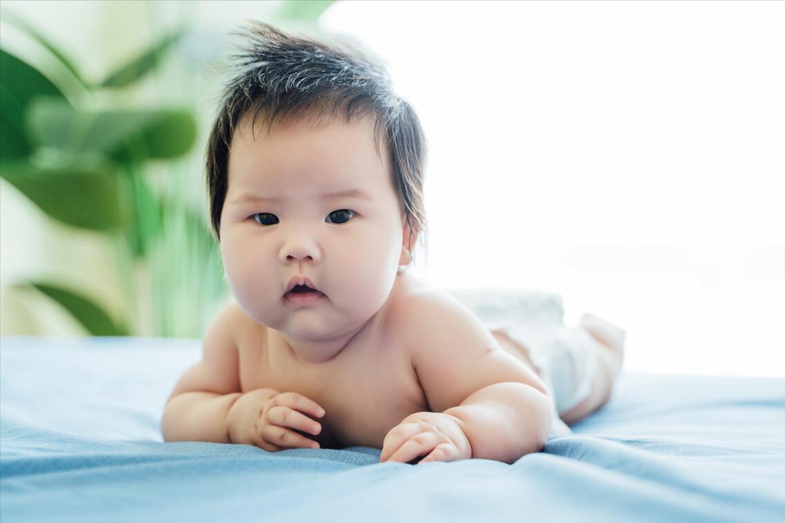 10个月婴儿白天摇头摇几下,宝宝七个月有时候摇头为什么