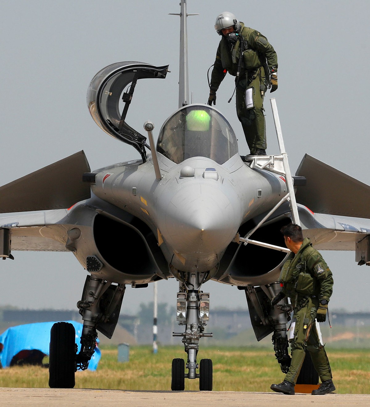 阿联酋购买中国枭龙战斗机,阿联酋空军购买新战斗机