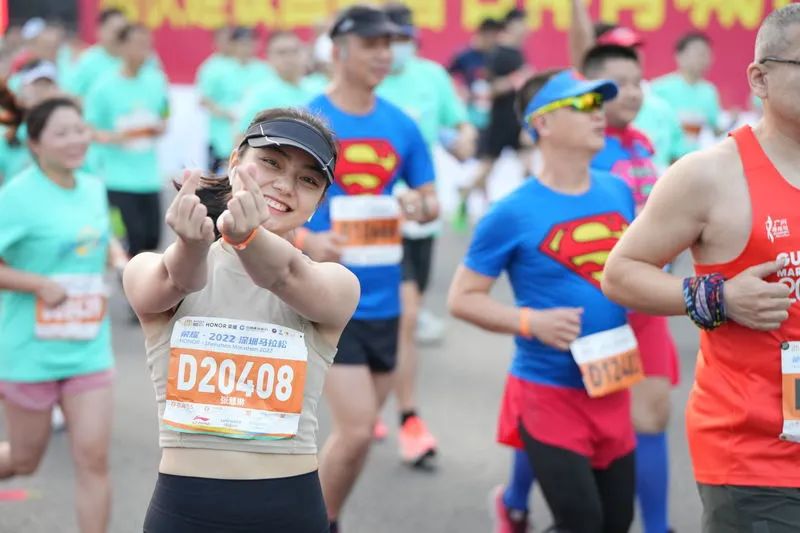 深圳马拉松赛今晨开跑,深圳马拉松开幕式视频