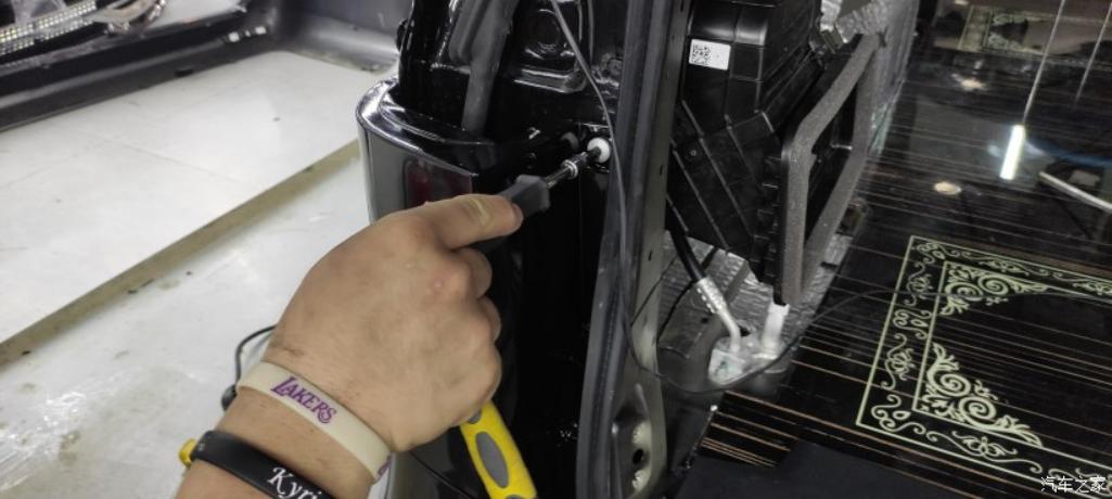 青岛奔驰商务威霆改装联系方式,威霆改装迈巴赫内饰