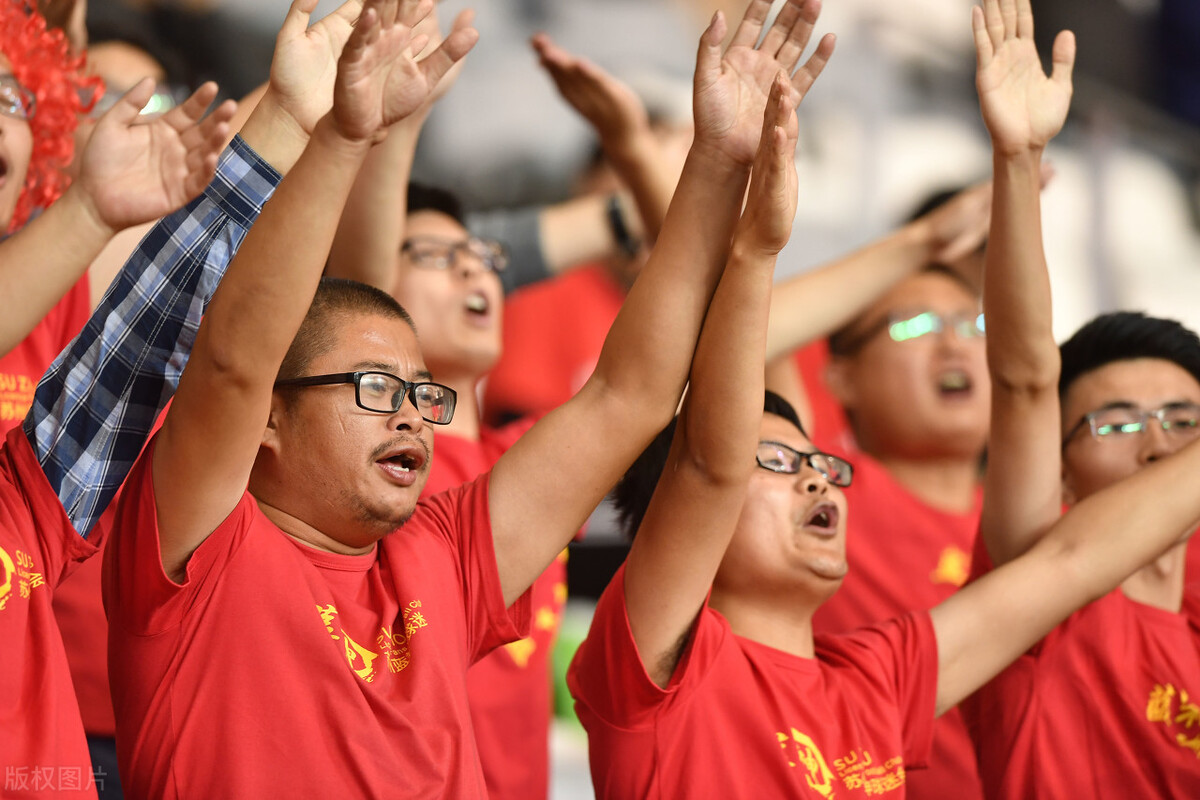 足球场看台下面的位置是随意的吗,足球场看台区域图解