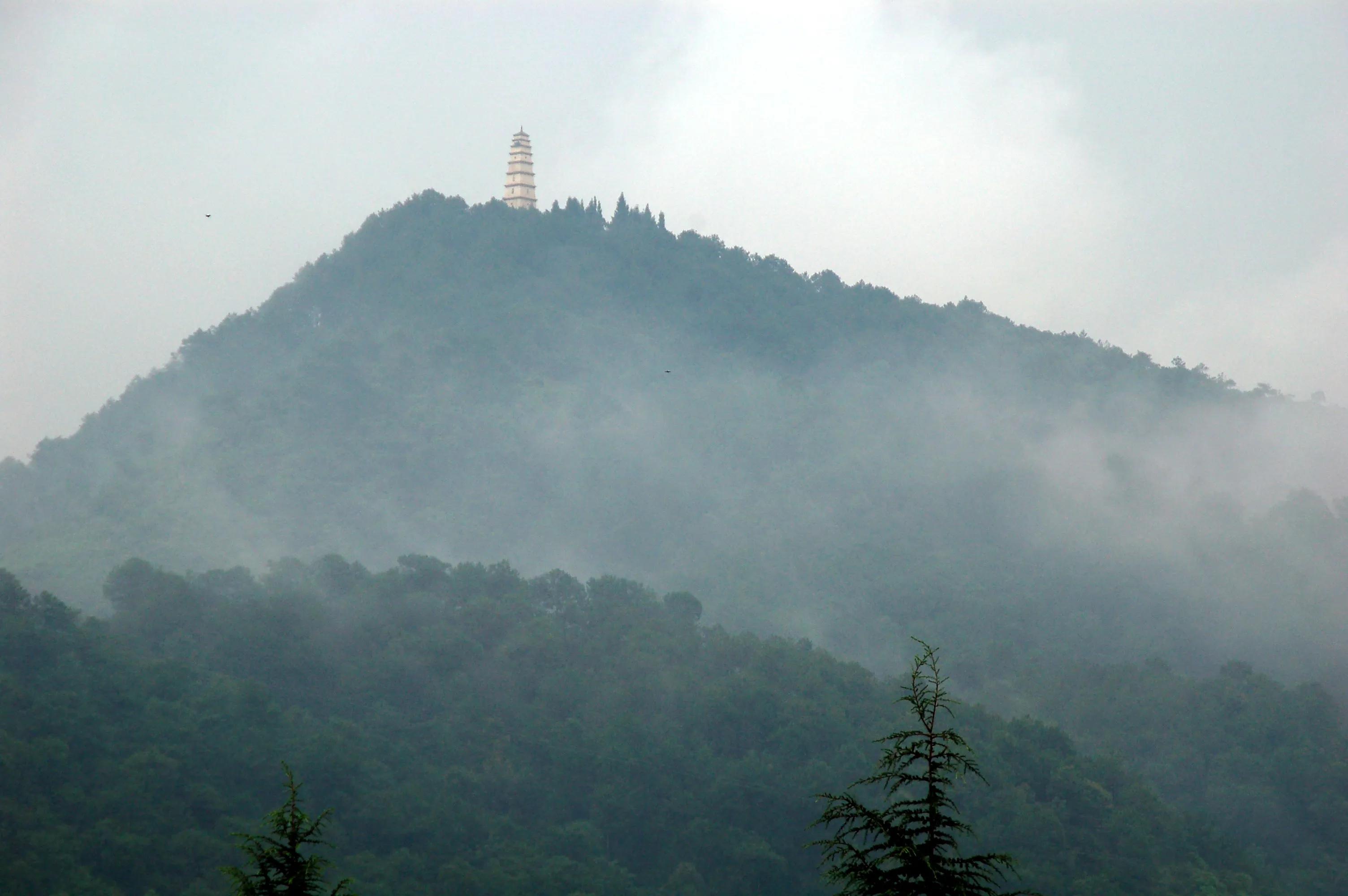 北海公园白塔远观更好看,风景白塔