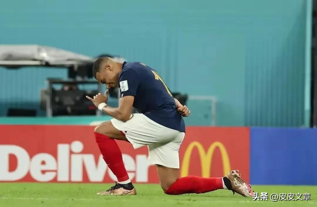 阿根廷夺冠姆巴佩恭喜梅西,新王姆巴佩梅西