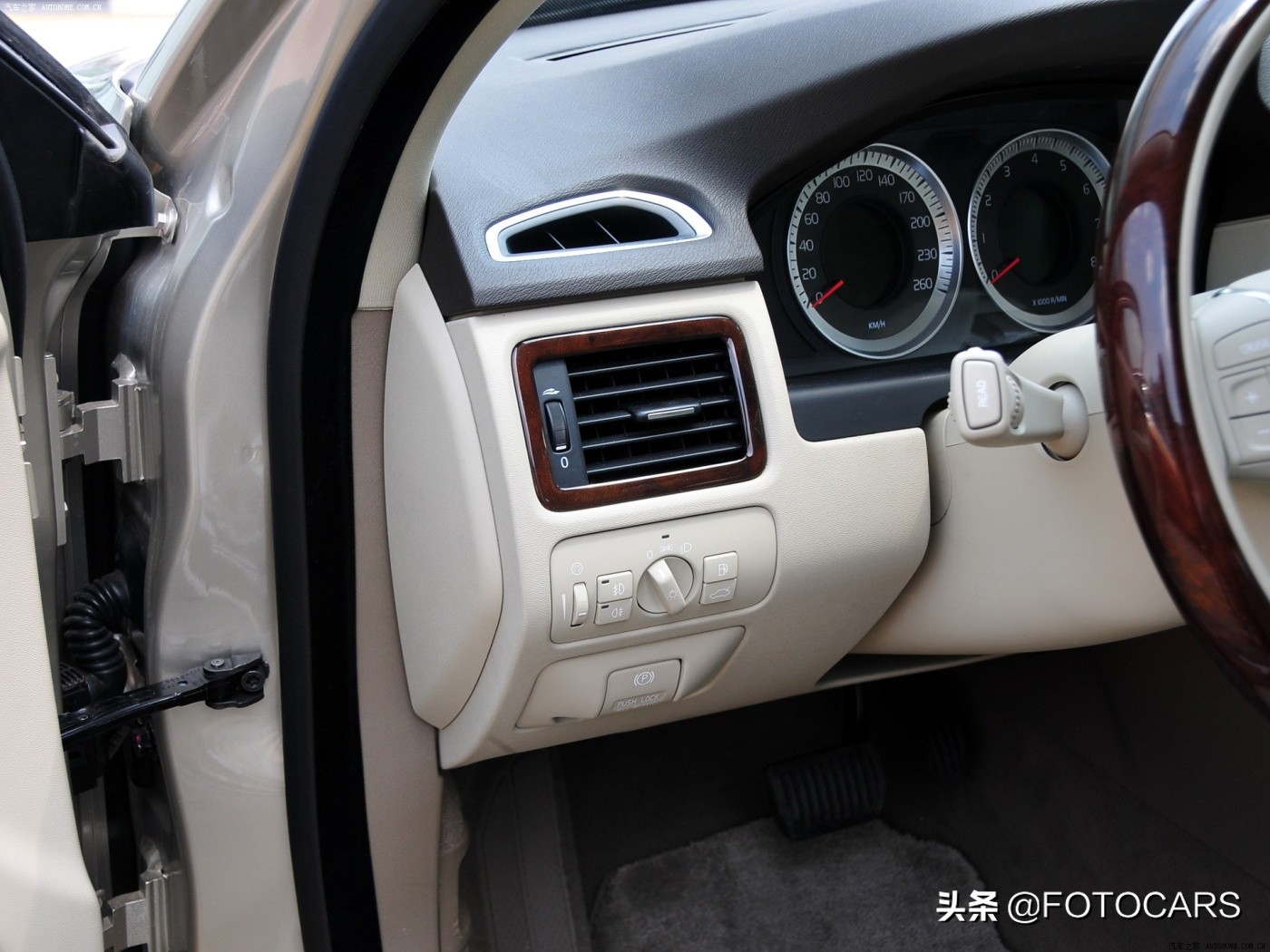 沃尔沃s80l内饰后视镜,沃尔沃s80l内饰碳纤维