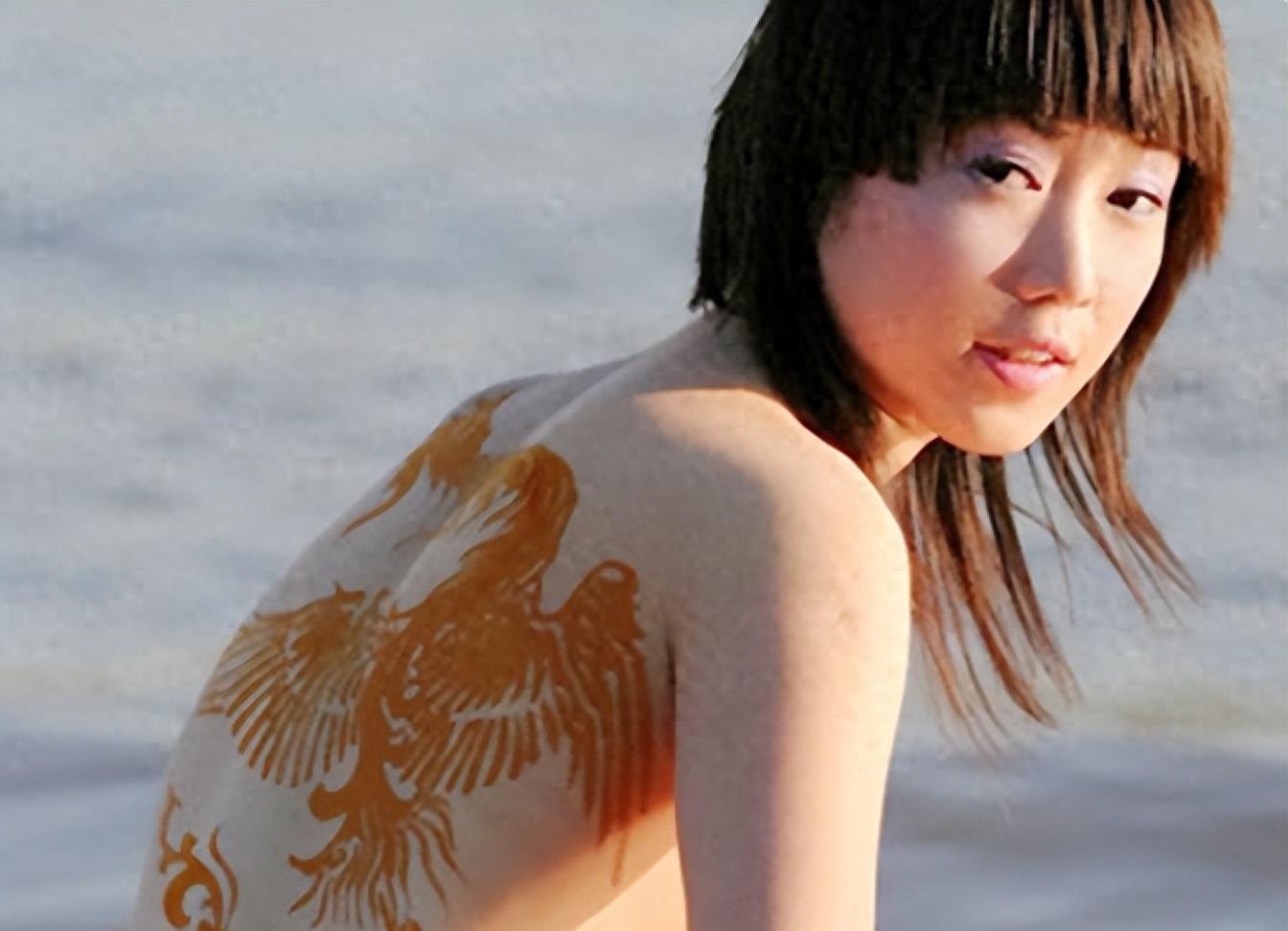 “最红裸模”*筱雨张**：22岁时拍写真火爆全网，如今将近40岁仍单身