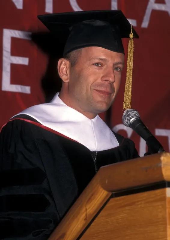 布鲁斯威利斯怎么患上失语症的,布鲁斯威利斯失语症恶化